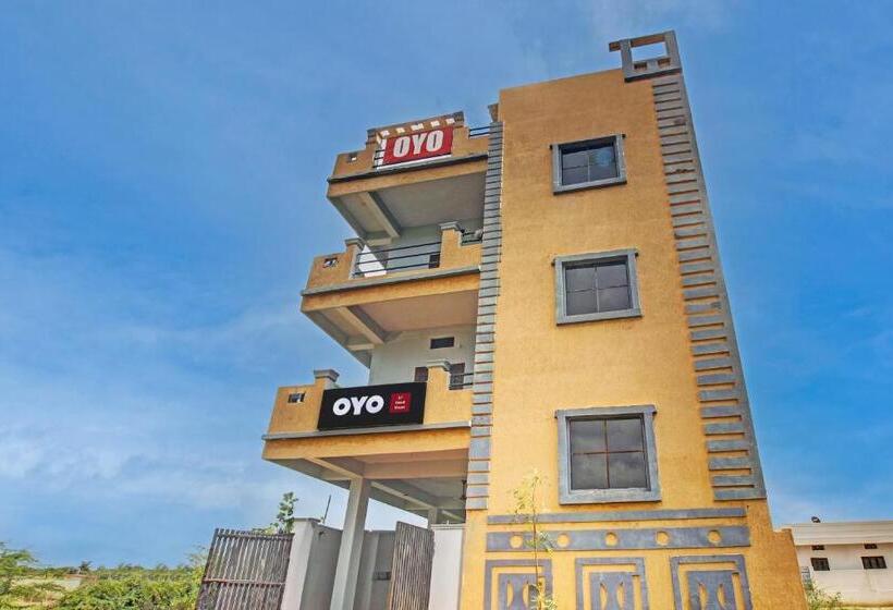 בית מלון כפרי Oyo A1 Guest House