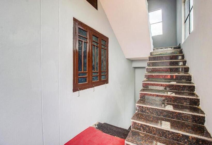 בית מלון כפרי Oyo A1 Guest House