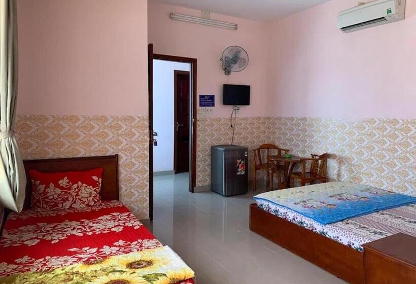 تختخواب و صبحانه Gia Tú