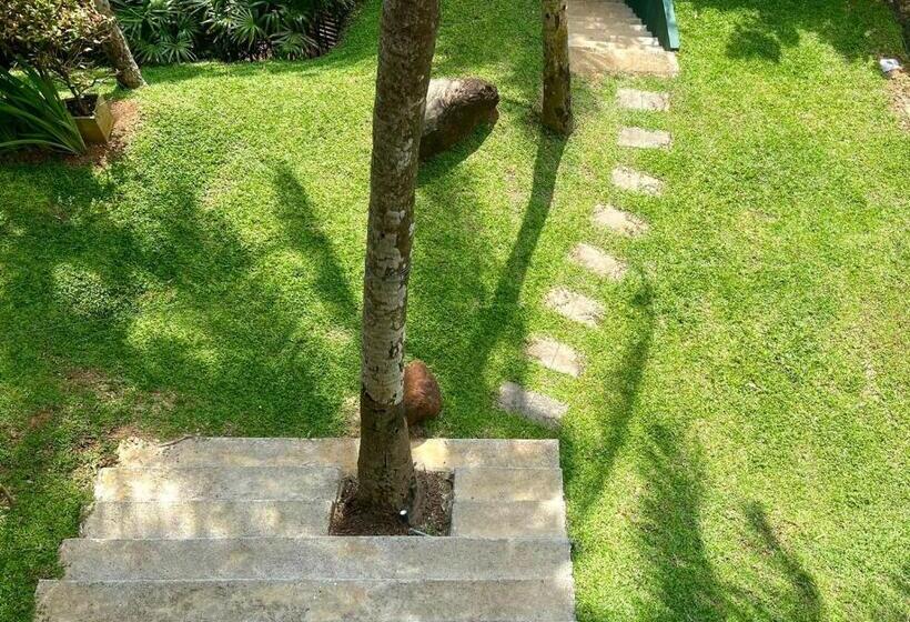 Отель Atteriya Hilltop