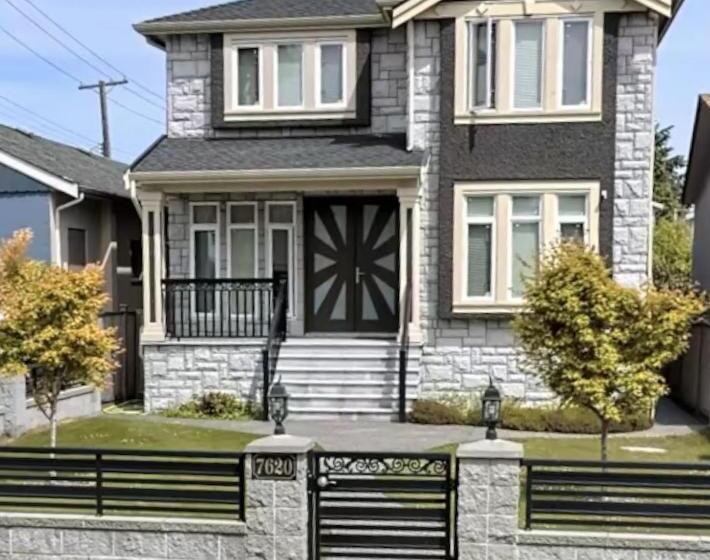 Pensionat Comfy Private Room & Bath Near Skytrain Metrotown