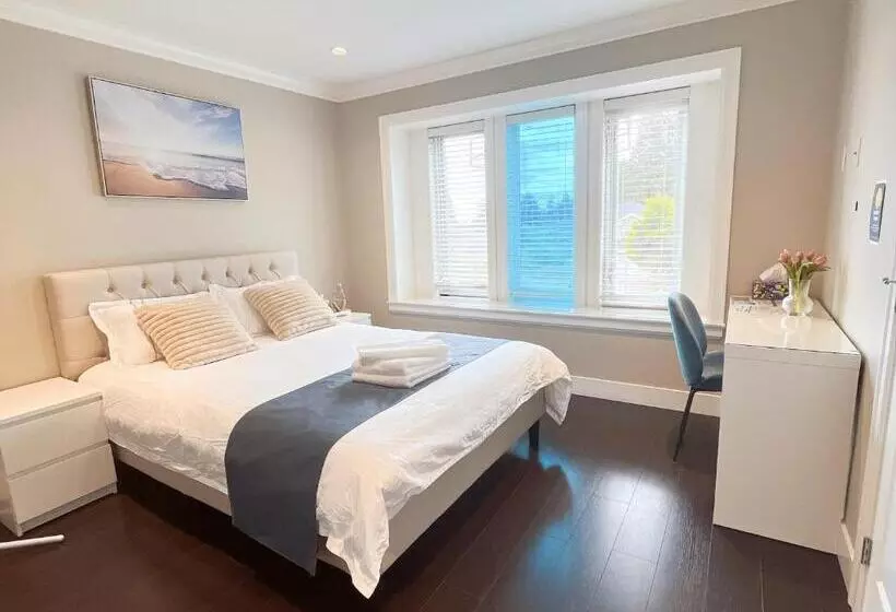 ペンション Comfy Private Room & Bath Near Skytrain Metrotown