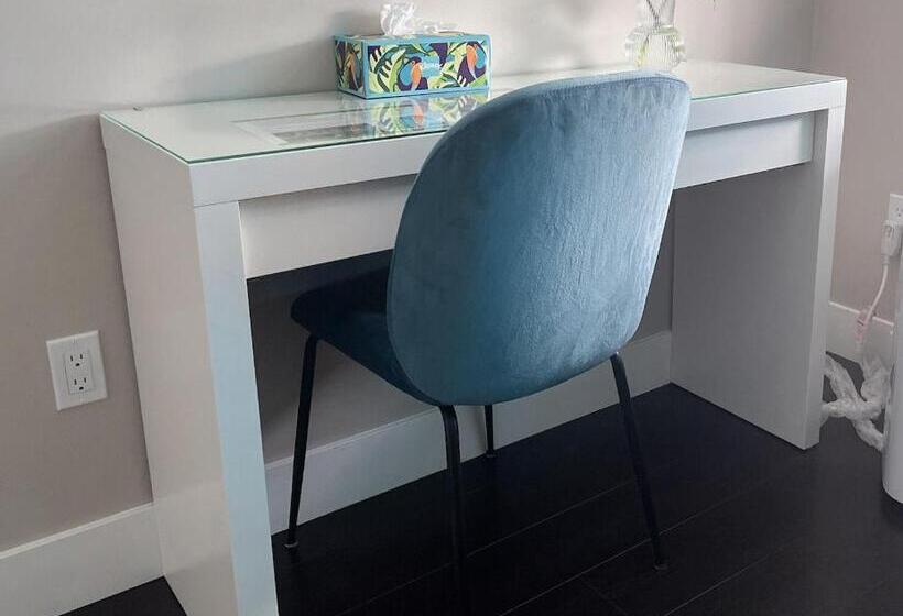 Pensionat Comfy Private Room & Bath Near Skytrain Metrotown