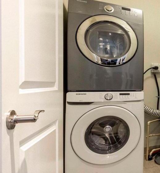 Pensionat Comfy Private Room & Bath Near Skytrain Metrotown