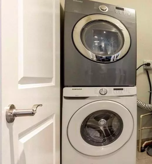 ペンション Comfy Private Room & Bath Near Skytrain Metrotown