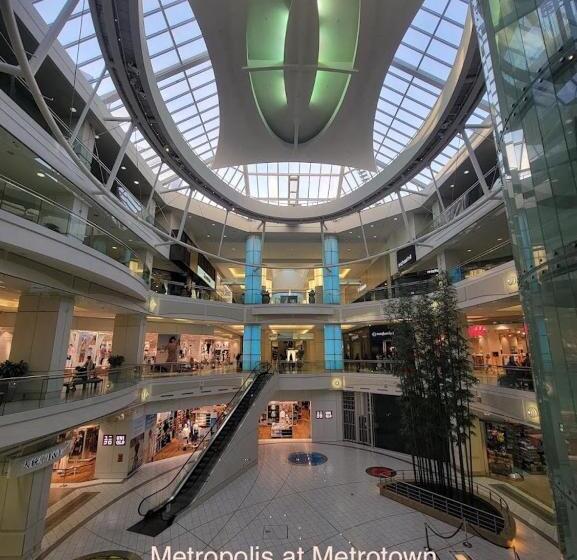 Pensionat Comfy Private Room & Bath Near Skytrain Metrotown