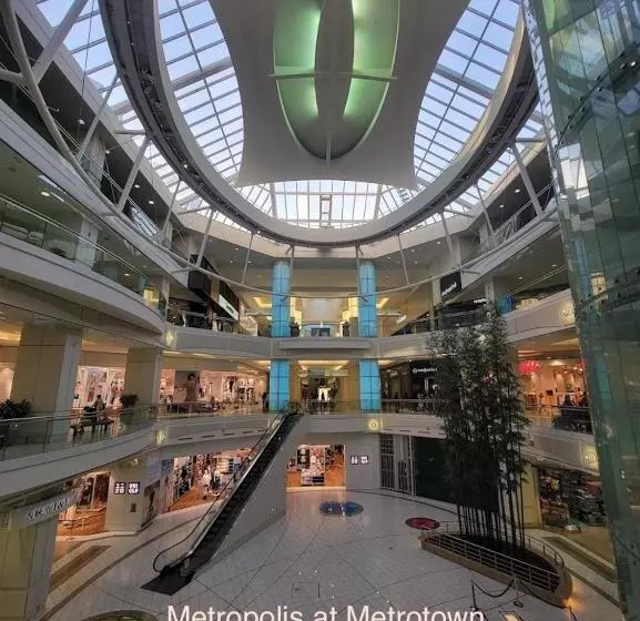 ペンション Comfy Private Room & Bath Near Skytrain Metrotown