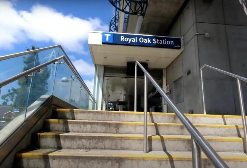 Pensionat Comfy Private Room & Bath Near Skytrain Metrotown