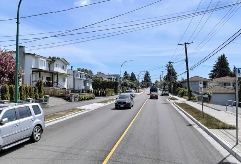 Pensionat Comfy Private Room & Bath Near Skytrain Metrotown