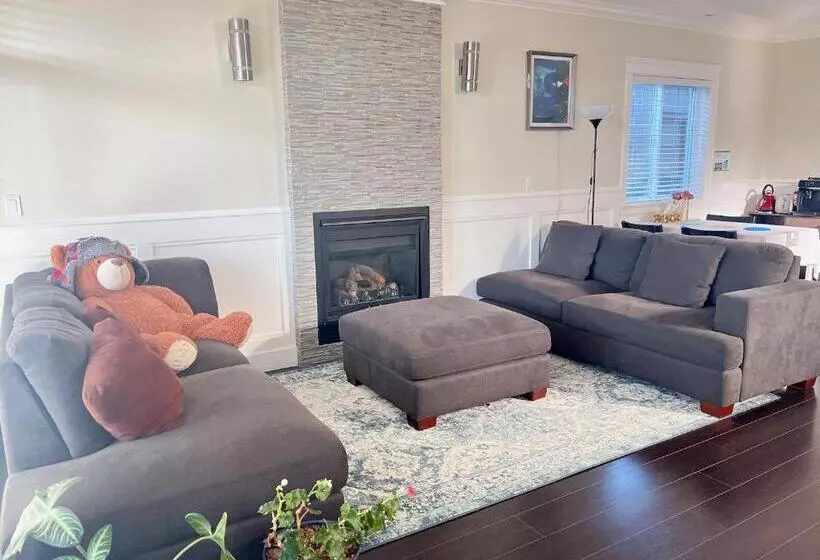 ペンション Comfy Private Room & Bath Near Skytrain Metrotown