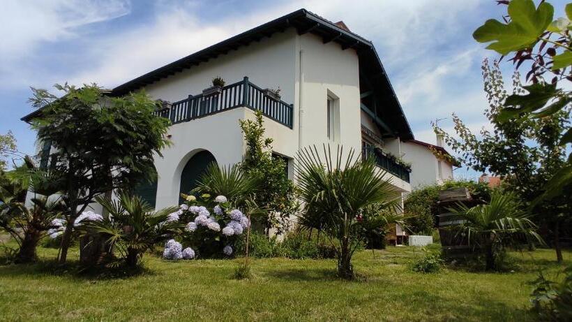 Bed and Breakfast La Quintita Biarritz   Studio Avec Jardin