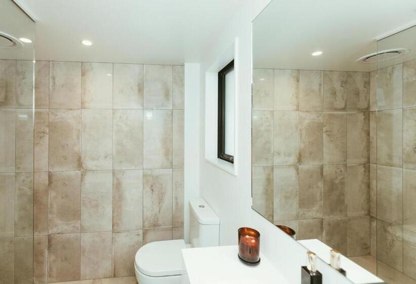 Отель Mariner Suites