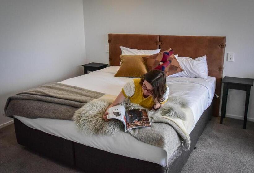 Отель Mariner Suites