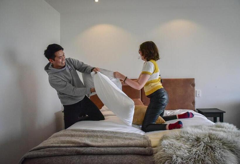 Отель Mariner Suites