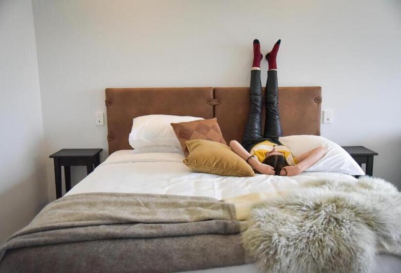 Отель Mariner Suites