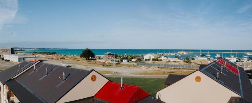 Отель Mariner Suites