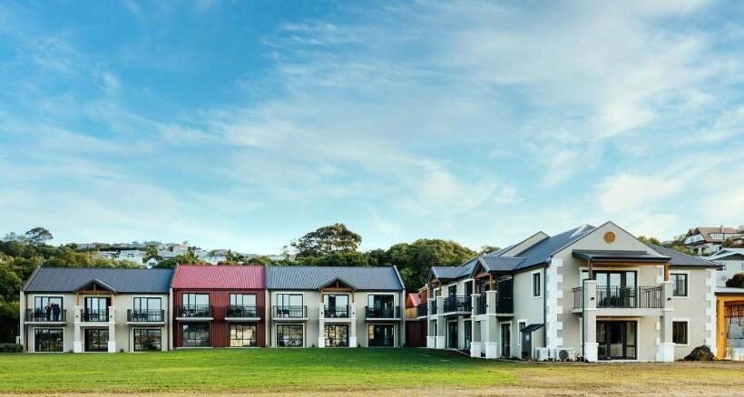 Отель Mariner Suites