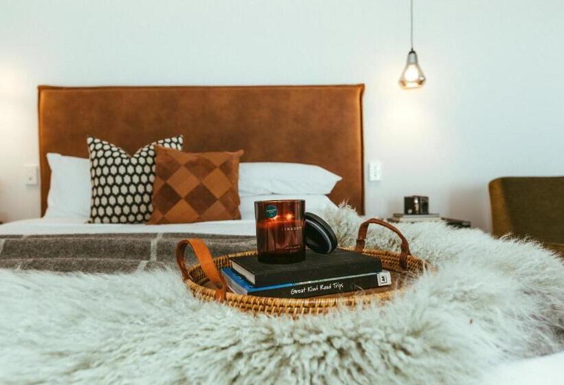 Отель Mariner Suites