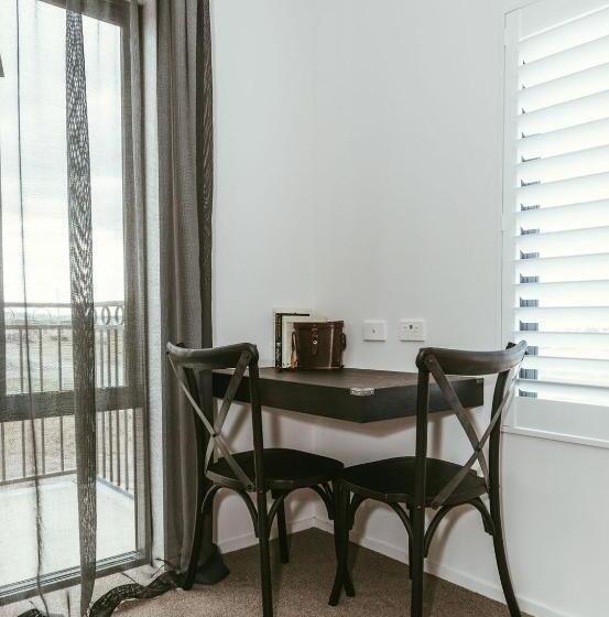 Отель Mariner Suites