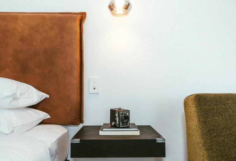 Отель Mariner Suites