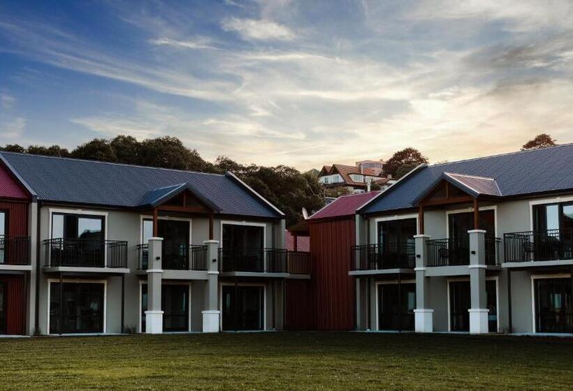 Отель Mariner Suites