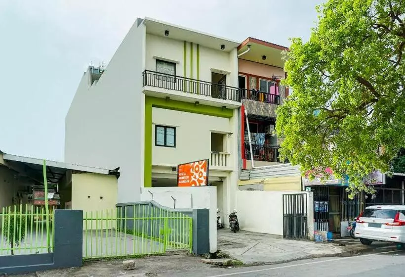 ホテル Oyo 91182 Kos Ta Homestay Makassar