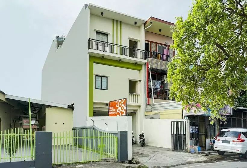 ホテル Oyo 91182 Kos Ta Homestay Makassar