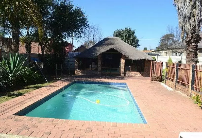 تختخواب و صبحانه Doeny Lodge