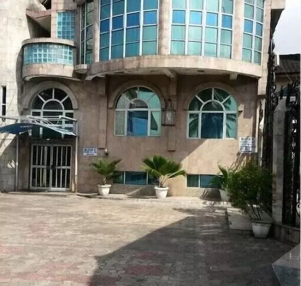 هتل Starking Suites