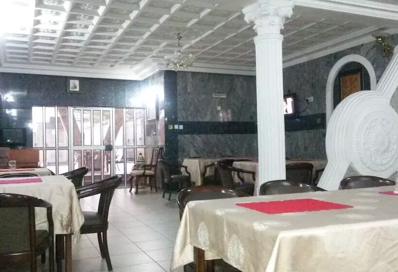 هتل Starking Suites