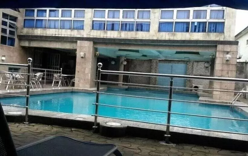 هتل Starking Suites