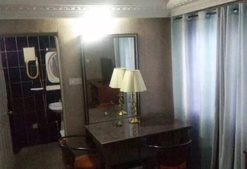 هتل Starking Suites