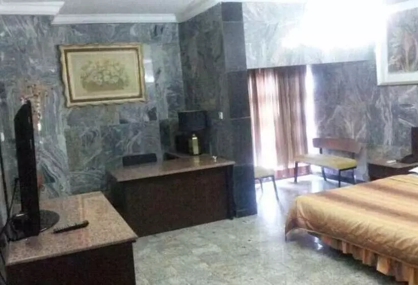 هتل Starking Suites
