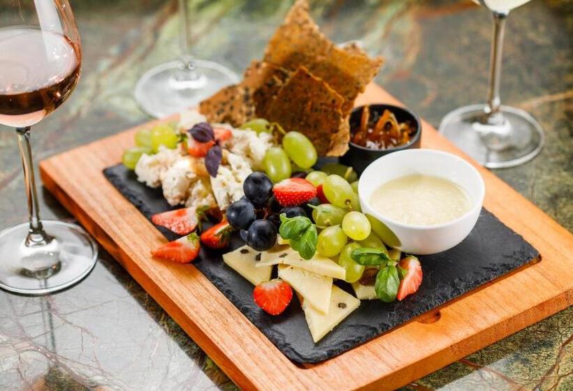 هتل V Spa & Conference