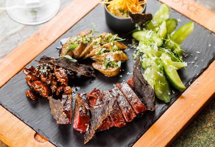 هتل V Spa & Conference