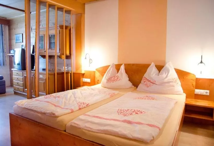 Retkeilymaja Gästehaus Geigenbauer