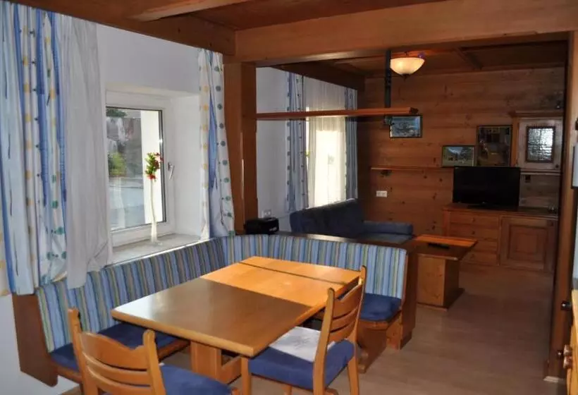 Retkeilymaja Gästehaus Geigenbauer