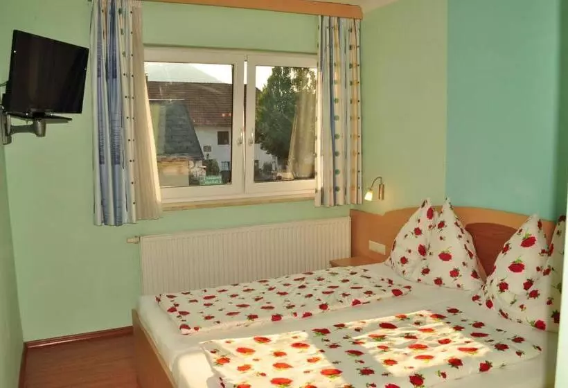 Retkeilymaja Gästehaus Geigenbauer