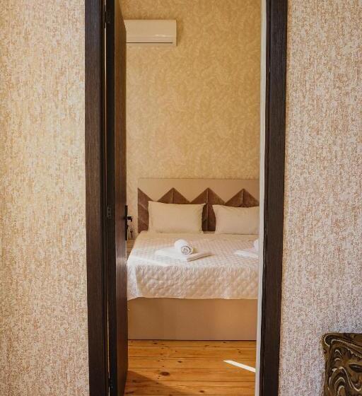 هاستل Old District