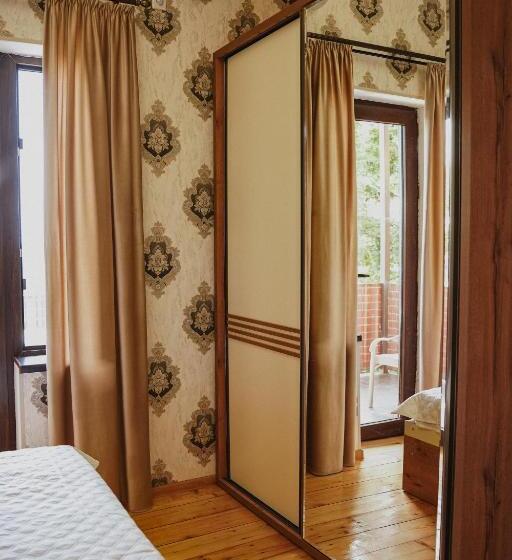 هاستل Old District