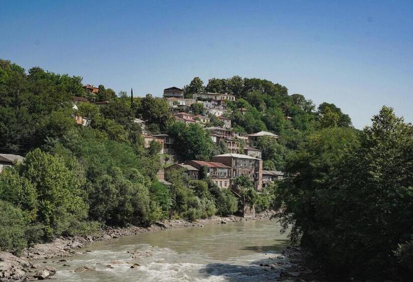 هاستل Old District