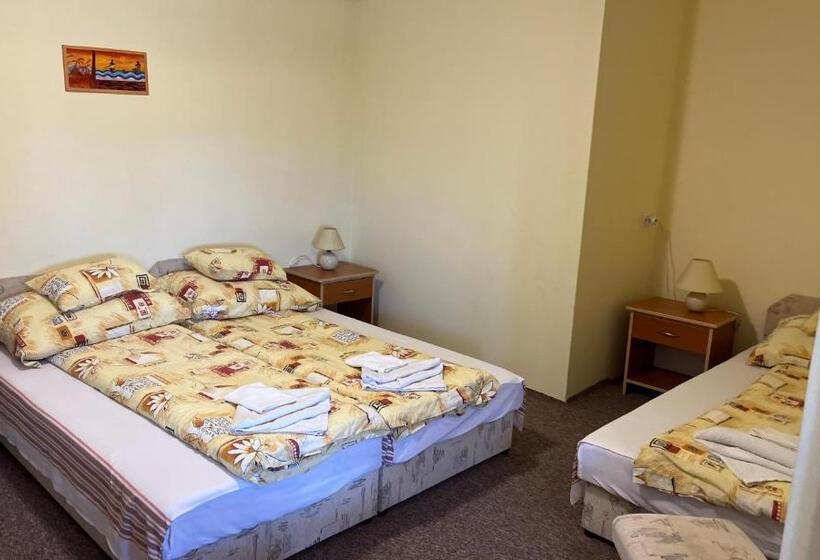 مبيت وإفطار Flamingó Szállás