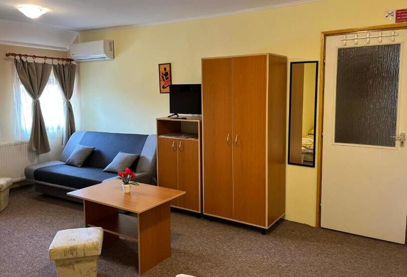 مبيت وإفطار Flamingó Szállás