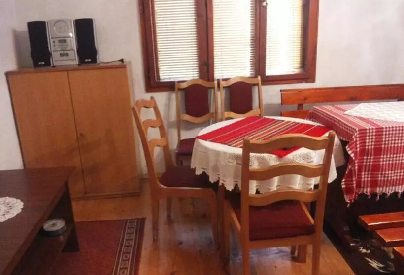 ペンション Rooms Sakalievi