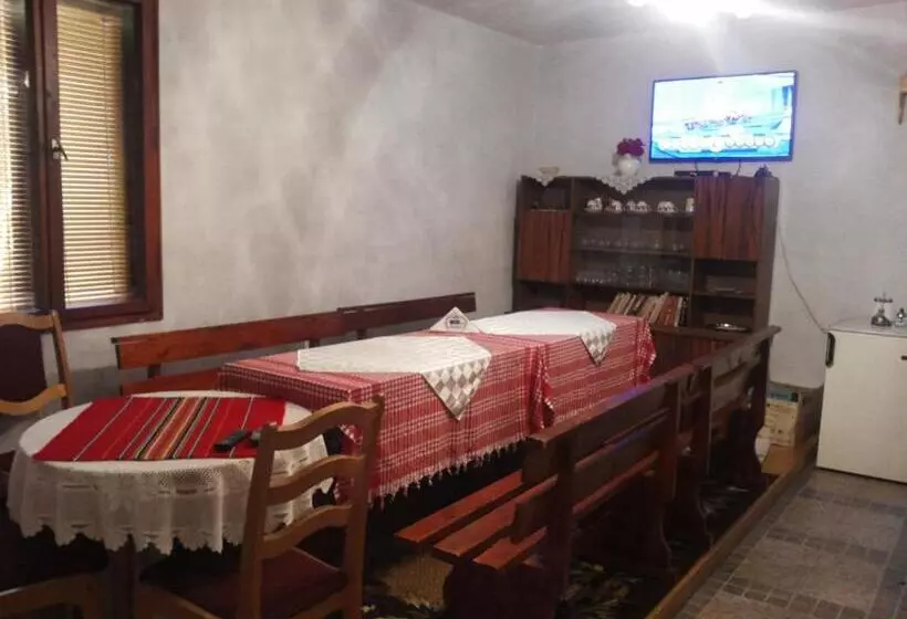ペンション Rooms Sakalievi
