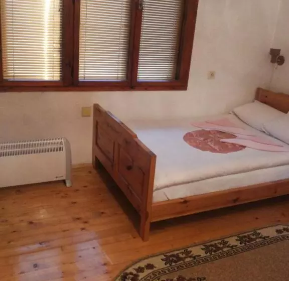 ペンション Rooms Sakalievi