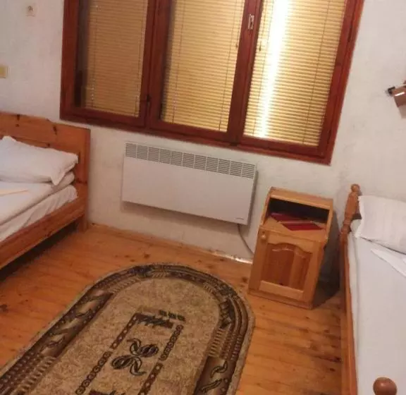 ペンション Rooms Sakalievi