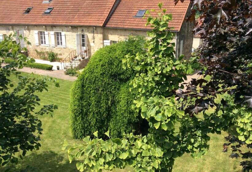 مبيت وإفطار Entre Bourgogne Et Morvan