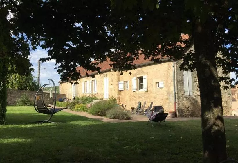 ベッドアンドブレックファースト Entre Bourgogne Et Morvan
