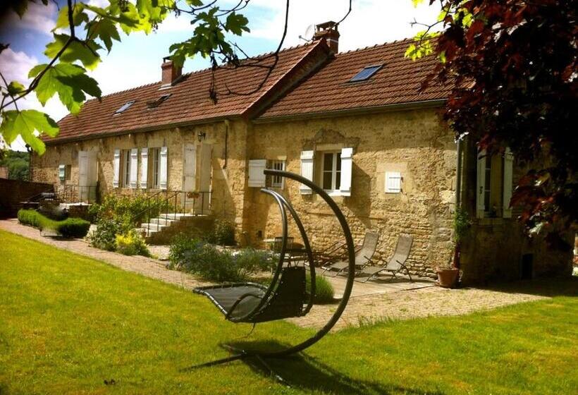 مبيت وإفطار Entre Bourgogne Et Morvan